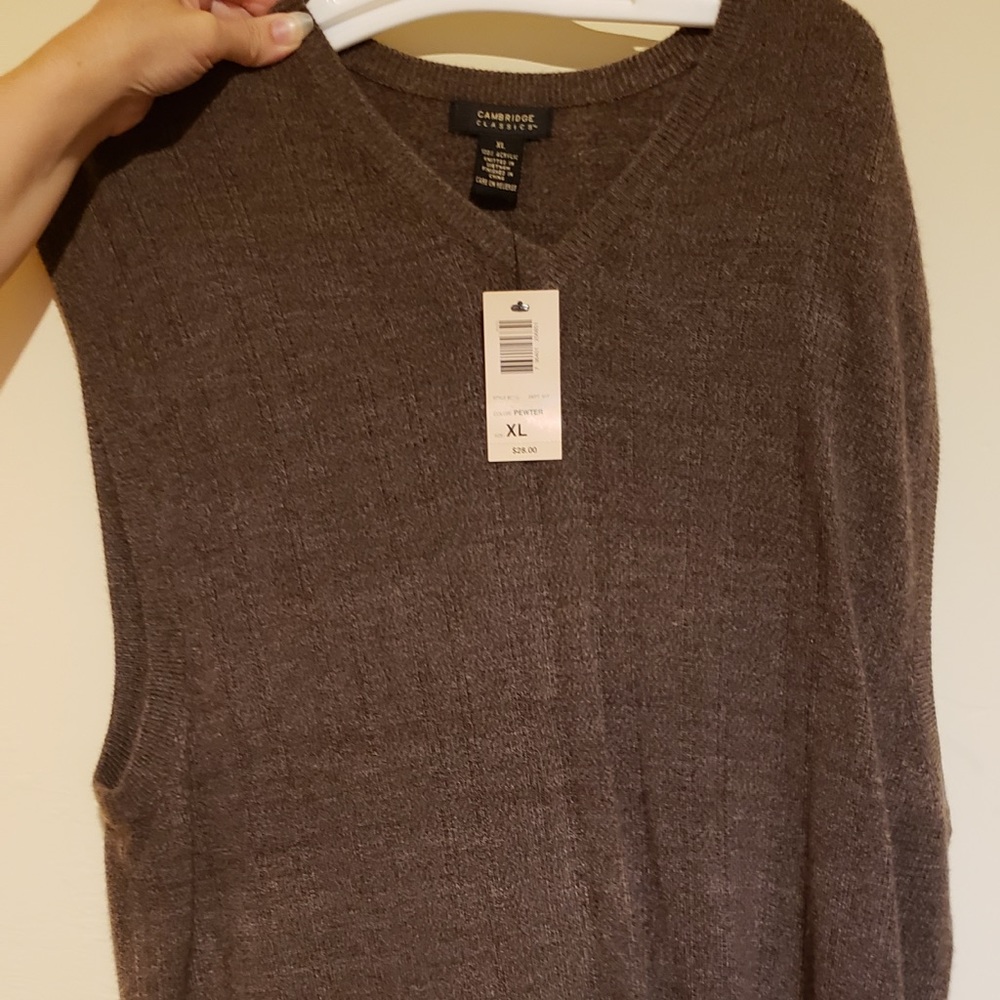 NWT Brown Men’s Cambridge Sweater